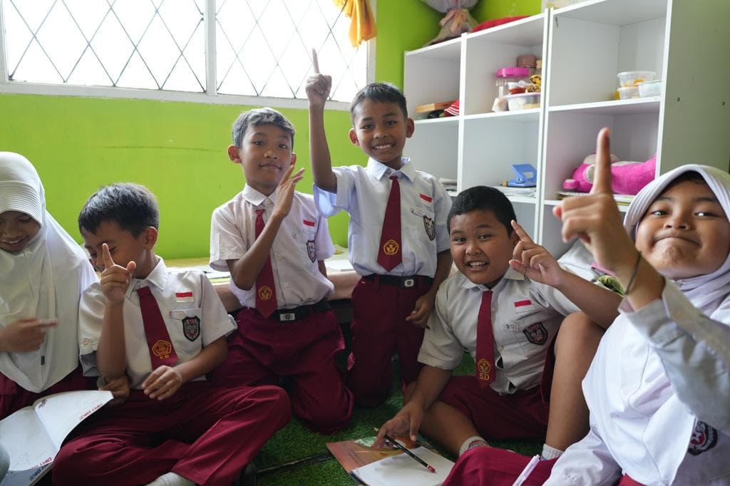 Anak-anak dan siswa penerima Beasiswa Gerakan Mapande 1000+